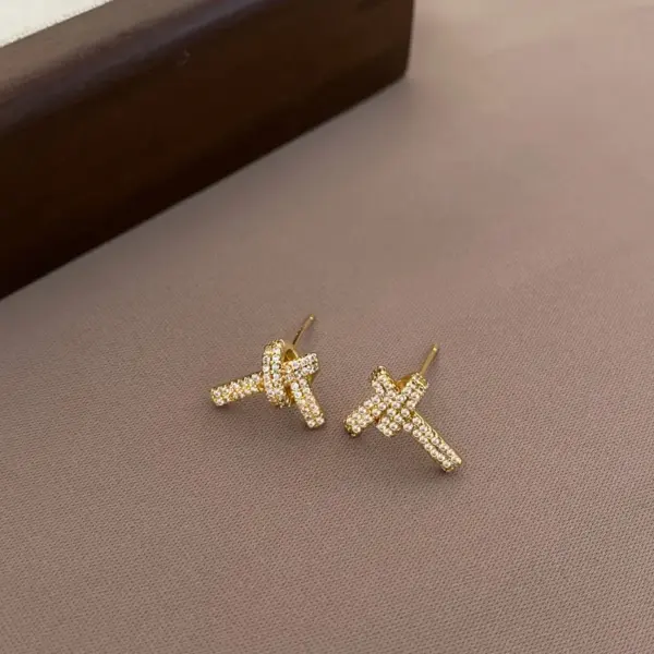 Wholesale Heart Shape Stud Earrings For Women In Gold Featuring Copper Ear Pins And Zircon Inlay