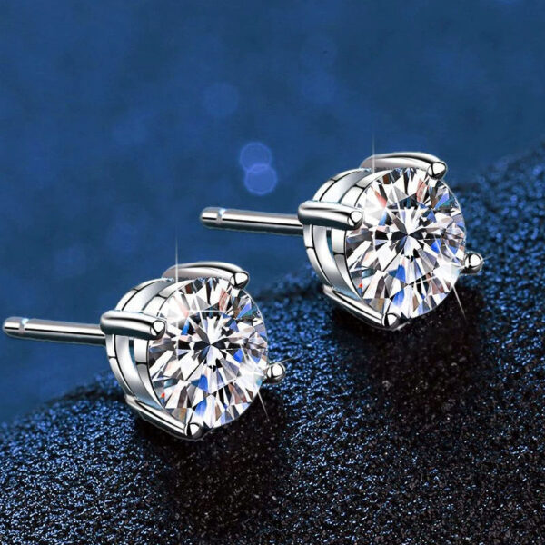Wholesale Classic four-prong moissanite stud earrings