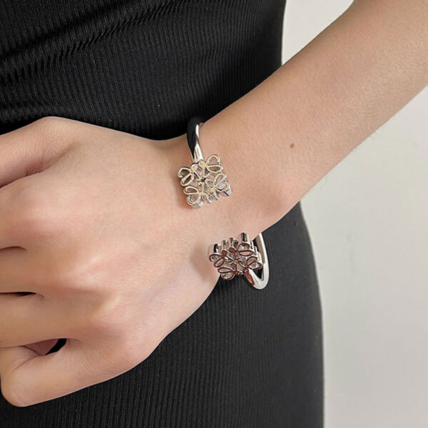 Wholesale Real Gold Electroplating Luojia Fashion Square Hollow Pattern Open-ended Plant Ring Bracelet Light Luxury Niche Exquisite Jewelry