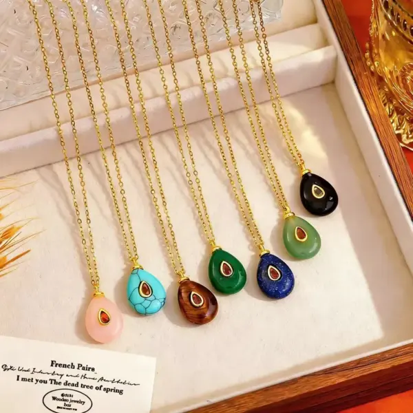 Wholesale Bohemian Water Droplets Pendant Necklace For Women With Gold Stone Texture And Rhinestone Inlay On Cable Chain