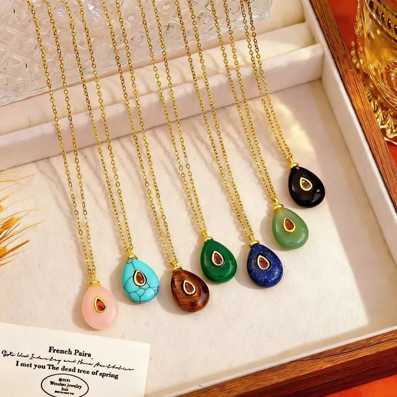 Wholesale Bohemian Water Droplets Pendant Necklace For Women With Gold Stone Texture And Rhinestone Inlay On Cable Chain