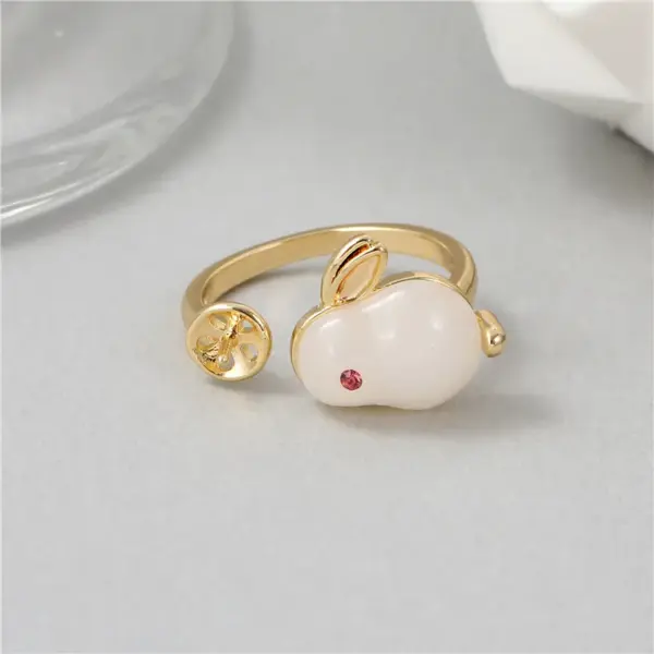 Wholesale Women’s Rabbit Ring In Electroplated Copper With Imitation Pearl Inlay, Simple Style