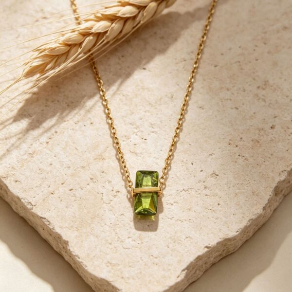 Wholesale Stainless steel retro light luxury rectangular green crystal necklace titanium steel electroplated clavicle chain