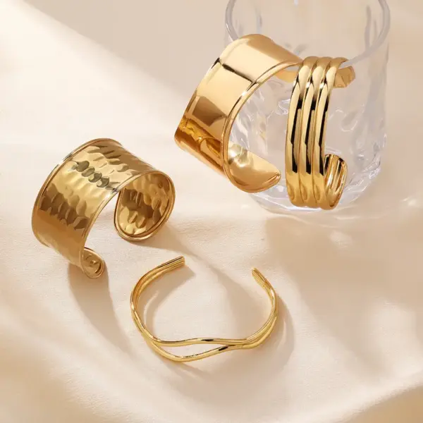 Wholesale Golden Stainless Steel Open Hand Bracelet Style Geometric Pattern High-End Feelings Jewelry Accessories