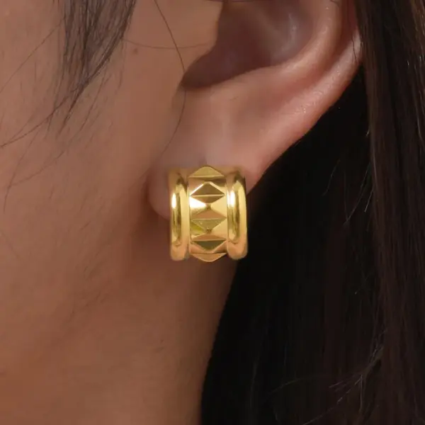 Wholesale PVD Coated Real Gold Plated 18K Gold C Shape 304 Stainless Steel Simple Style Shiny Waterproof Non Tarnish Earrings