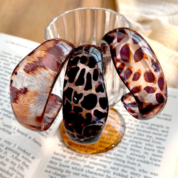Wholesale Yuyu Bracelet C- shaped Simple Resin Bracelet Autumn and Winter Fashion Leopard Open Bracelet