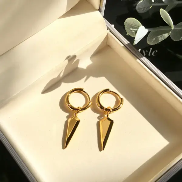 Wholesale Trillion-cut Three-dimensional Earrings For Women In Brass With 18K Real Gold Plated Finish And 0.03µm Coating Thickness