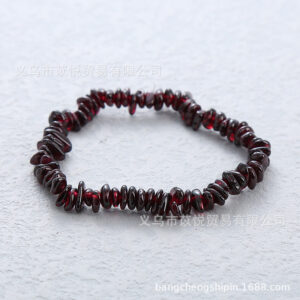 Garnet (natural material) / Bracelet circumference is about 18cm