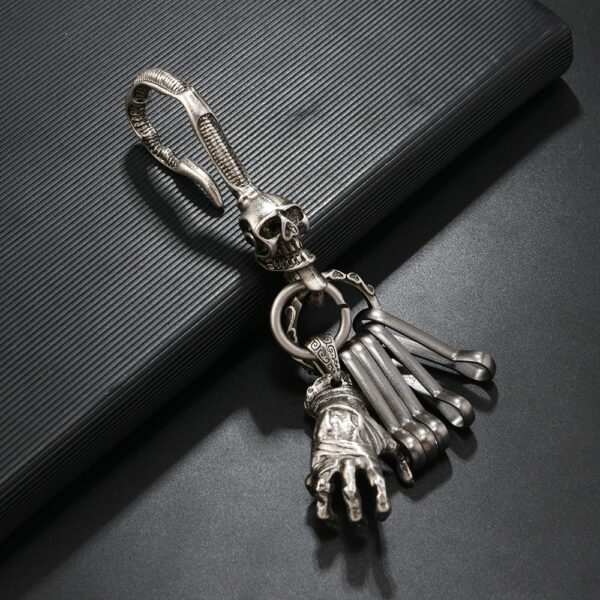 Wholesale Skull Keychain Alloy Creative Skull Arm Cross Pendant Car Metal Pendant Keychain