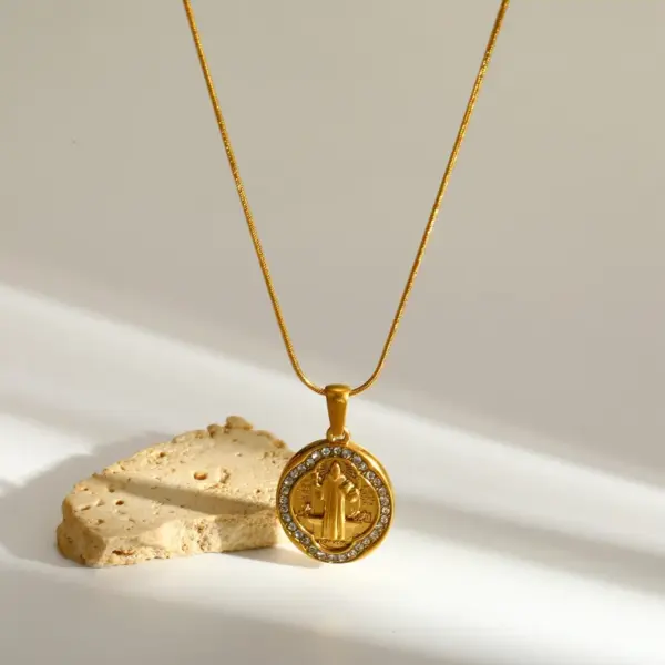 Wholesale Electroplated Portrait Pendant Necklace For Women With 18K Gold Plated Stainless Steel And Zircon, PVD Coated Snake Chain