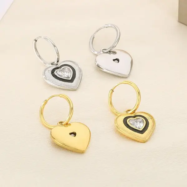Wholesale Ion Plating (IP) 18K Gold Plated Heart Shape 304 Stainless Steel Vintage Style Simple Style Commute Waterproof Non Tarnish Drop Earrings
