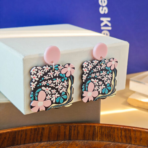 Wholesale Retro Flower Earrings Spring Creative Square Wave Sunflower Daisy Acrylic Earrings for Women