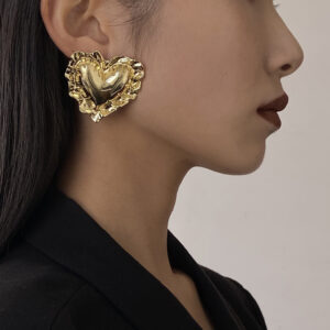 Wholesale 2025 European and American New Style Exaggerated Pleated Metal Big Heart Earrings for Women Normcore High-End Cold Style Unique Earrings