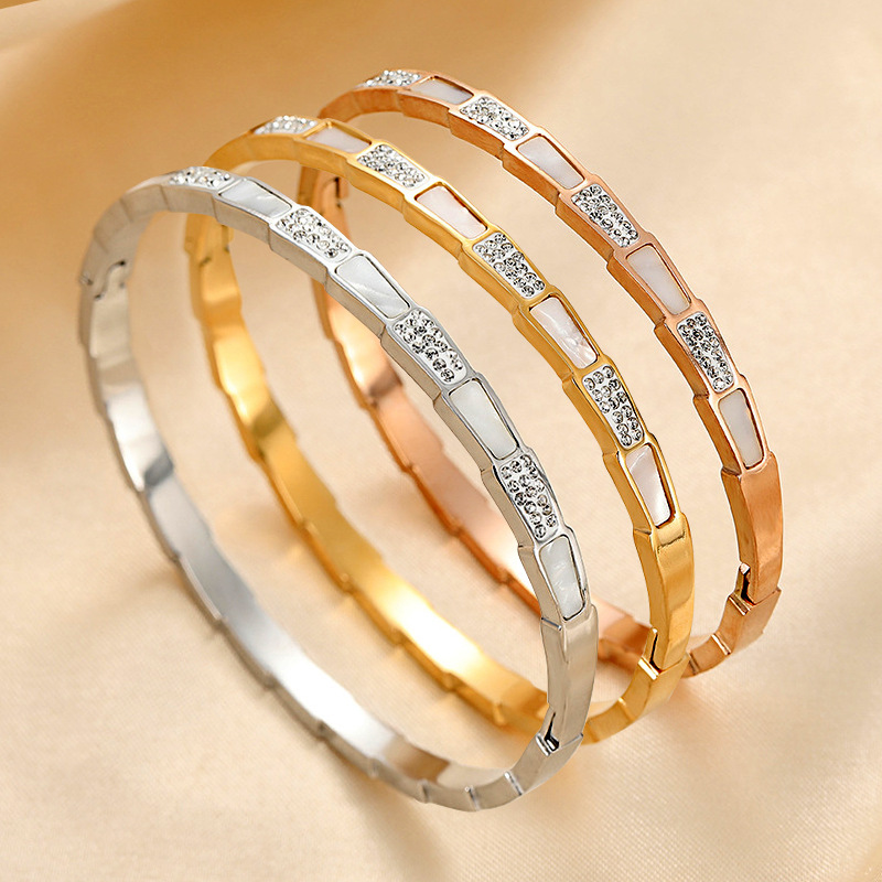 Wholesale Stainless steel and titanium steel colorfast snake bone and shell jewelry, titanium steel bracelet