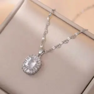 X3181 Star and Moon Flower Rotating Necklace