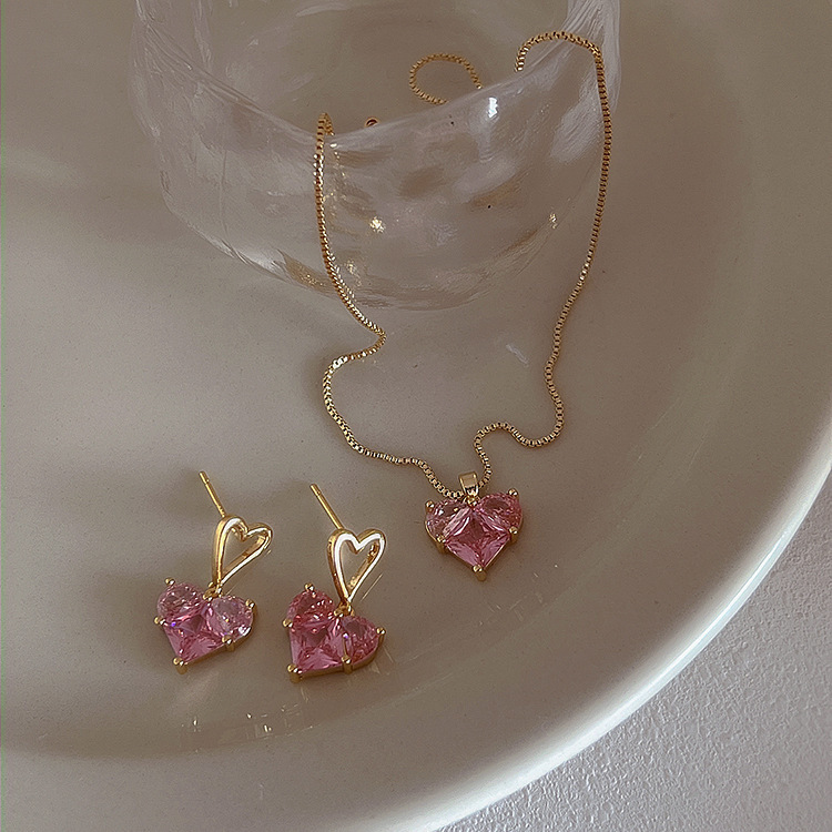 Wholesale Korean Style Explosions Romantic Love Shape Peach Powder Earrings Women's New Style Fresh Sweet Simple Sweet Cool Super Flash Earrings Trend