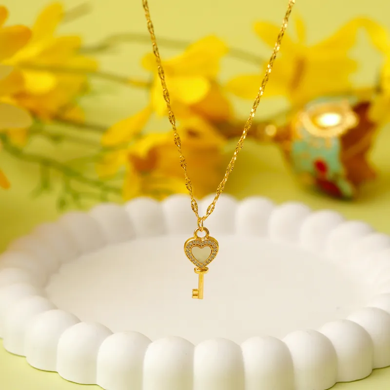 Wholesale 304 Stainless Steel Copper 18K Gold Plated Chain Heart Shape Key White Shell Zircon Pendant Necklace