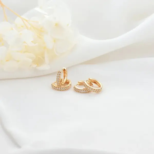 Wholesale 14K Real Gold Plated Copper Hoop Earrings For Women With Zircon Inlay Featuring Electroplated Finish