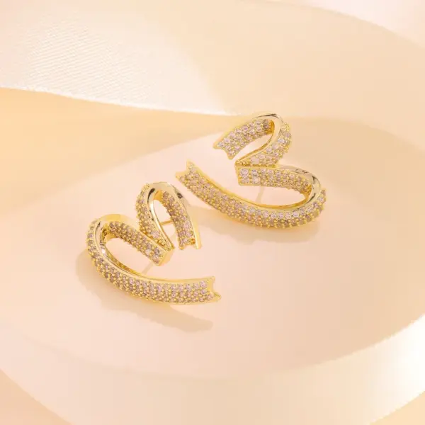 Wholesale Heart Shape Electroplated Copper Earrings For Women With Zircon Inlay And Water Plating Process