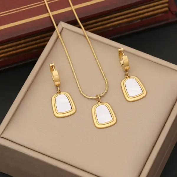 Wholesale PVD Coated 18K Gold Real Gold Plated Geometric Color Block Stainless Steel Shell Simple Style Waterproof Non Tarnish Jewelry Set