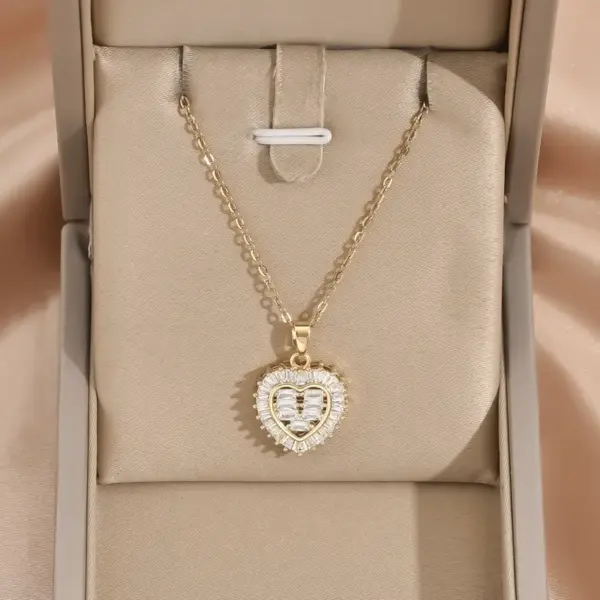 Wholesale Fashionable Heart Shaped Pendant Necklace With Synthetic Zircon And Simulated Diamond Surrounding Water Wave Chain Design Unisex