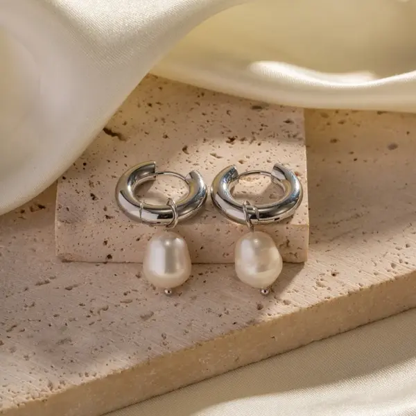 Wholesale 304 Stainless Steel Freshwater Pearl Round PVD Coated Pearl 18K Gold Plated INS Style Casual Elegant Plating Inlay Earrings