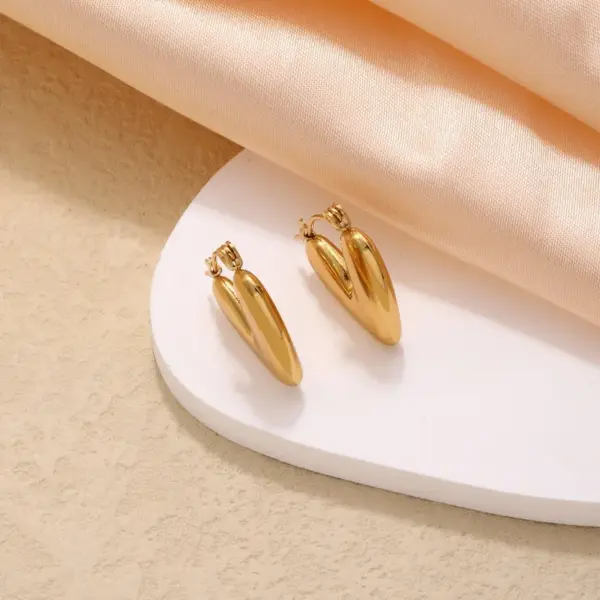 Wholesale PVD Coated Gold Plated Heart Shape 304 Stainless Steel IG Style Vintage Style Waterproof Non Tarnish Ear Clip