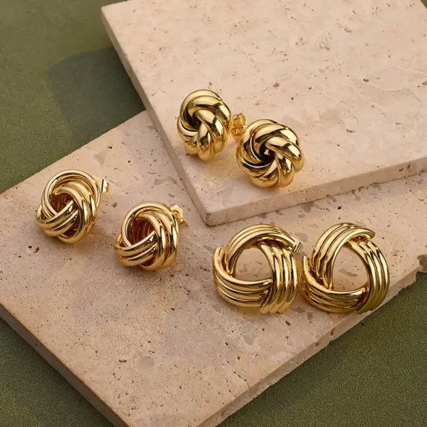 Wholesale Ion Plating (IP) Real Gold Plated 18K Gold Circular Triangle Lines 201 Stainless Steel Casual Elegant Waterproof Non Tarnish Earrings