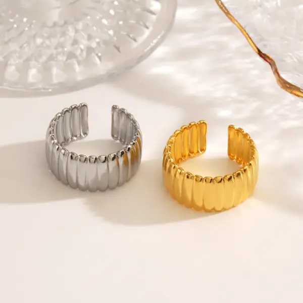 oly-e71767e1f54edd537a2aaad23fc2f825 Wholesale Ion Plating (IP) 18K Gold Plated Lines 304 Stainless Steel Simple Style Waterproof Non Tarnish Open Rings