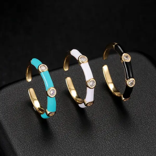 Wholesale Round Enamel Rings For Women In Copper With 14K Real Gold Electroplated Finish Featuring Zircon Inlay