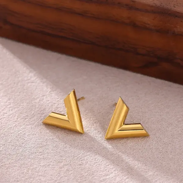 Wholesale 3pcs/set Victory V-shaped Jewelry Set 18K Gold Plated Waterproof Stainless Steel Necklace Earrings Bracelet Three-piece Set Simple Elegant Brand Style Jewelry Accessories Wholesale Christmas Birthday Gift Choice