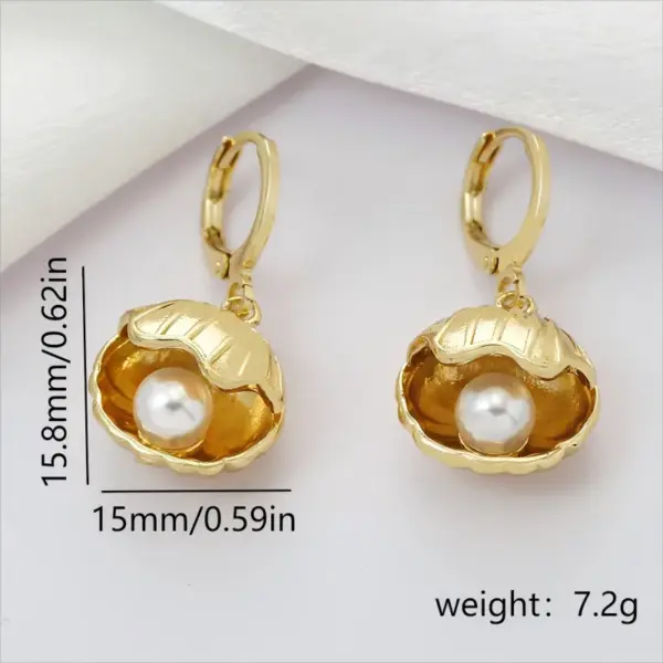 Wholesale Fashionable Shell Copper Micro-Paved Zirconia Simulated Pearl Ear Cuff Earrings Women's Versatile Ear Jewelry Daily Date Suitable