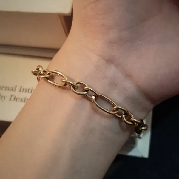 Wholesale Oval Waterproof Non Tarnish Bracelets For Women In 304 Stainless Steel With 18K Real Gold Plated PVD Coated Cuban Link Chain
