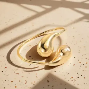 40-C-4 Gold Water Drop Bracelet