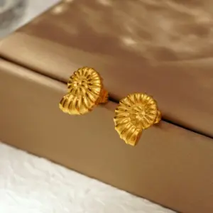 Wholesale Real Gold Plated Conch 304 Stainless Steel Casual Retro Waterproof Non Tarnish Ear Studs