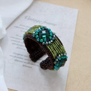 6-green treasure rice beads Crystal