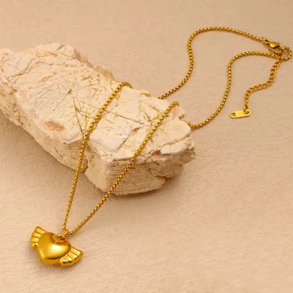 Wholesale PVD Coated 18K Gold Real Gold Plated Heart Shape 304 Stainless Steel Elegant Classical Pastoral Waterproof Non Tarnish 304 Stainless Steel Lobster Trigger Clasp Closure Pendant Necklace