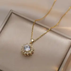X3123 White Rotating Necklace