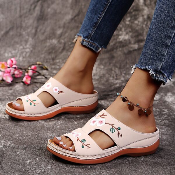 Wholesale women’s summer women’s wedge heel large size platform sandals slippers