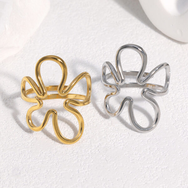 Wholesale Titanium steel openwork flower ring, stainless steel ring that won't fade.