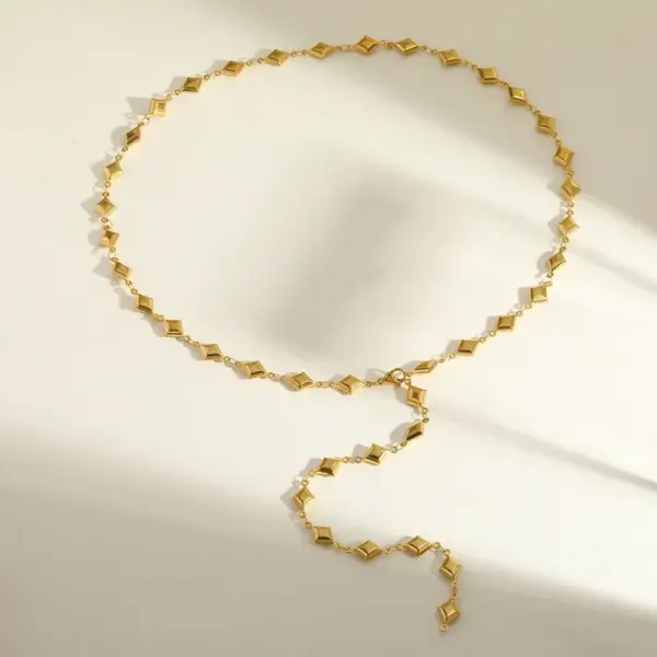 Wholesale Vacuum-plated (in-furnace) With 18K Real Gold On 304 Stainless Steel—elegant, Vintage, And Romantic Oval, Heart-shaped, And Diamond-inspired Chain Necklace With Lobster Clasp, Available In Gold, Perfect For Women