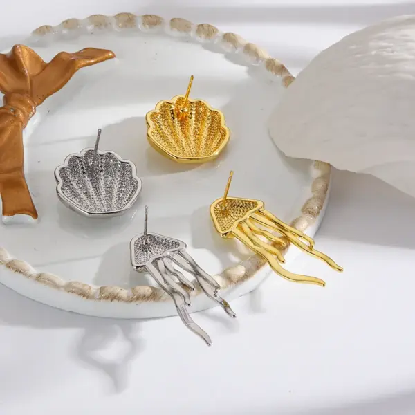 Wholesale 1 Pair Casual Hawaiian Commute Jellyfish Shell Copper 18K Gold Plated Ear Studs