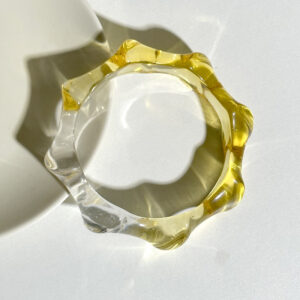 Yellow and white [about 6.7cm,34.7g]]