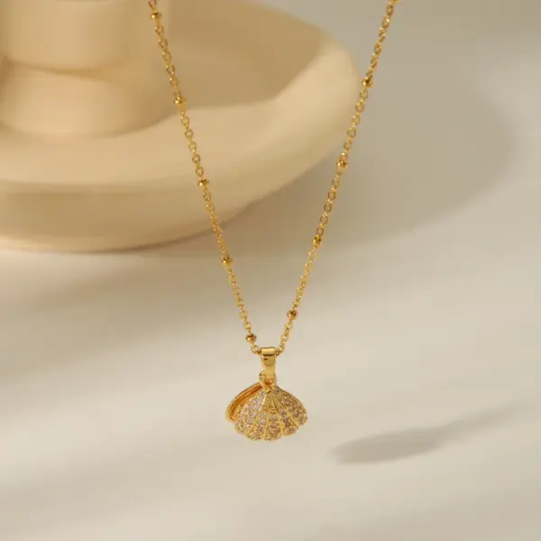 Wholesale 304 Stainless Steel Copper 18K Gold Plated Beach Simple Style Inlay Starfish Shell Fish Tail Artificial Pearls Zircon Pendant Necklace
