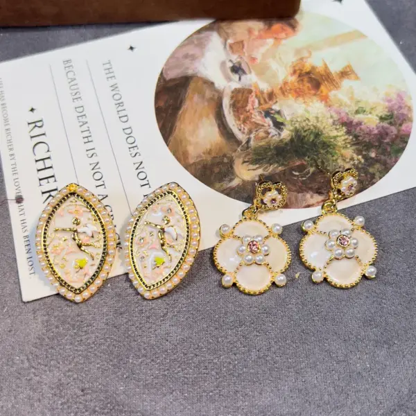 Wholesale French Style Oil Painting Drip Earrings Beige Sweet Niche Design Versatile Elegant Shell Embedded Copper Earrings For Women