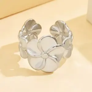 Silver / Average Size / 29#