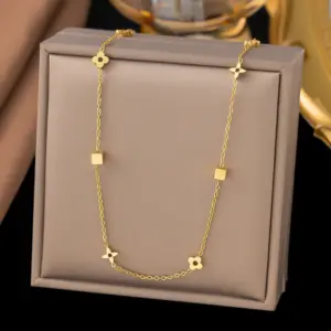【QYH79】Square Flower Necklace / Gold