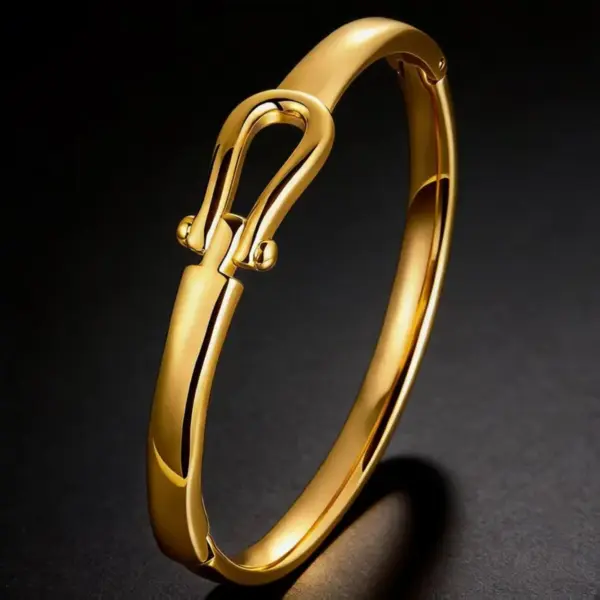 Wholesale Heart Shape Gold Bangle For Women, Waterproof Non Tarnish 304 Stainless Steel With Electroplated And Rhinestones Inlay