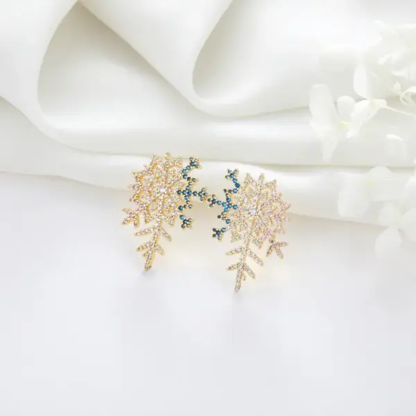 Wholesale Snowflake Stud Earrings For Women With Copper And Zircon Inlay, Featuring 925 Sterling Silver Posts, Perfect For Wedding
