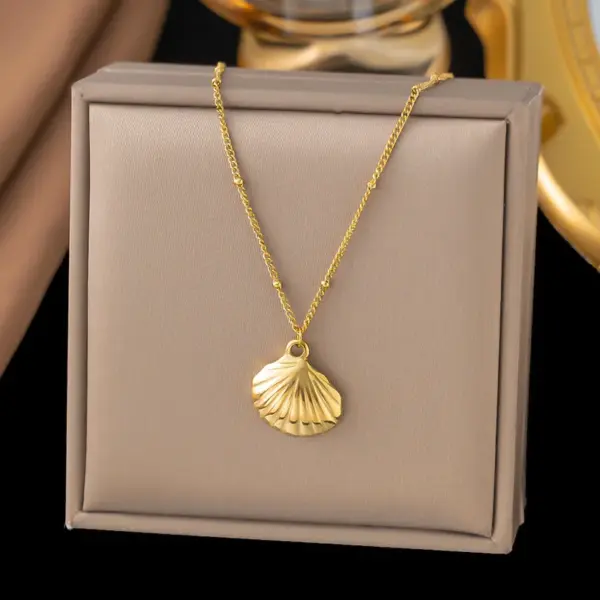 oly-ec22ef6ae7ea4c05c5dfad96e8bf5ef6 Wholesale PVD Coated Real Gold Plated Scallop Daisy 304 Stainless Steel Elegant Simple Style Waterproof Non Tarnish Plating 304 Stainless Steel Pendant Necklace